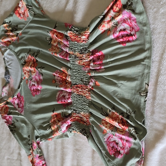 Absolutely Famous Women's Size Medium Green Floral Smocked Long‎ Sleeve Top - Picture 10 of 10